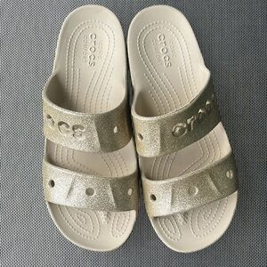 NWOT Crocs Women's Baya Platform Glitter Flip Sandal, size 8